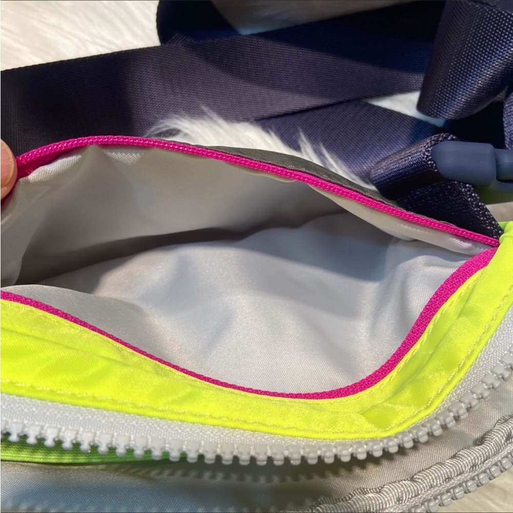 Lululemon Everywhere Belt Bag - Picture 7 of 14
